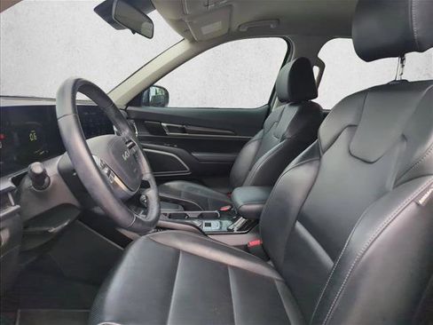 Used 2024 Kia Telluride S image 12