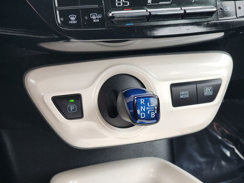 Used 2016 Toyota Prius Three Touring image 18