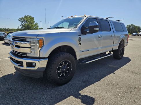 Used 2017 Ford F250 Lariat w/ Lariat Ultimate Package AWD/4WD image 3