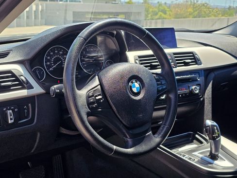 Used 2013 BMW 320i Sedan RWD image 16
