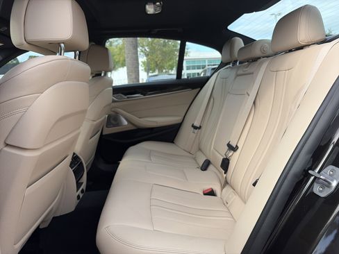 Used 2018 BMW 540i w/ Premium Package image 32