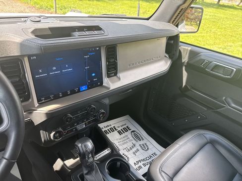Used 2025 Ford Bronco Outer Banks AWD/4WD image 2