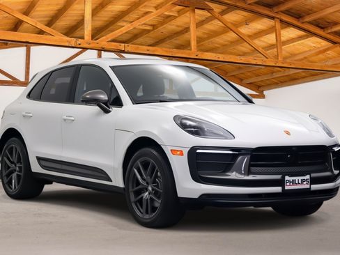 Used 2023 Porsche Macan Turbo AWD/4WD image 7