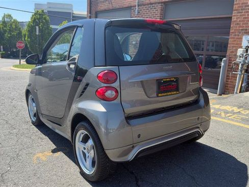 Used 2013 smart fortwo passion RWD image 18