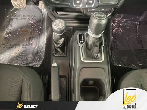 Used 2021 Jeep Wrangler Sport AWD/4WD image 16