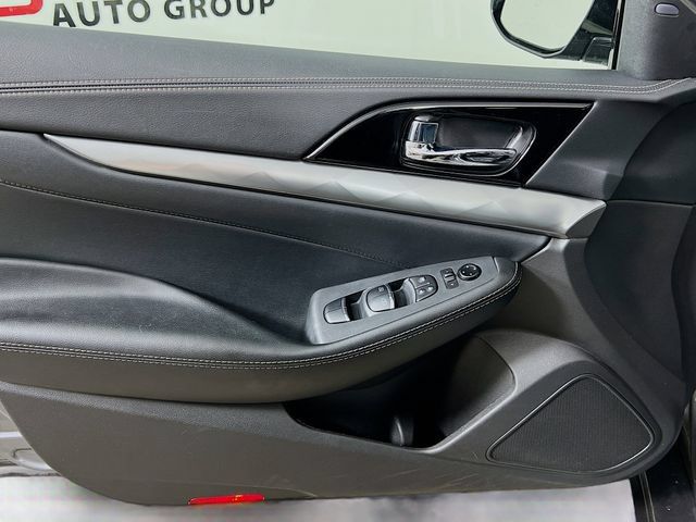 Used 2023 Nissan Maxima SV w/ Floor Mat Group FWD image 31