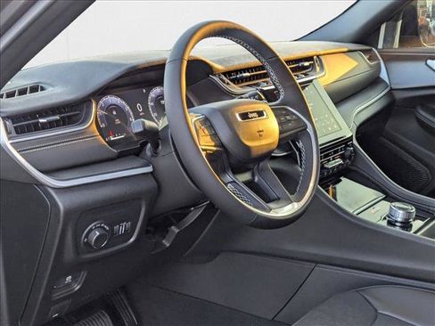 New 2025 Jeep Grand Cherokee Altitude image 3