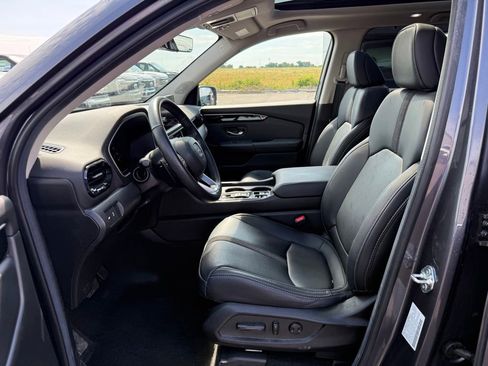 Used 2025 Honda Pilot Touring image 5
