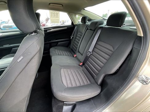 Used 2019 Ford Fusion SE image 18