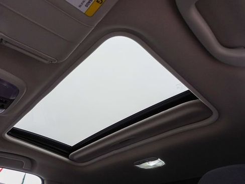 Used 2022 Subaru Crosstrek 2.0i Premium w/ Moonroof Package image 26