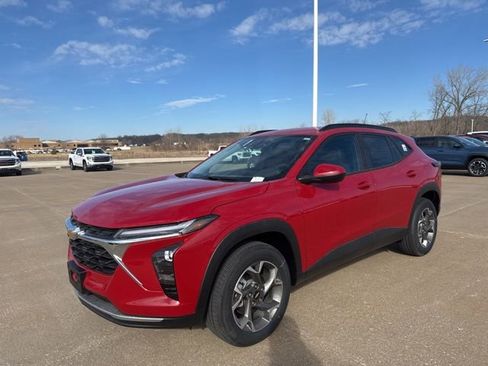 New 2026 Chevrolet Trax LT w/ Driver Confidence Package FWD image 7