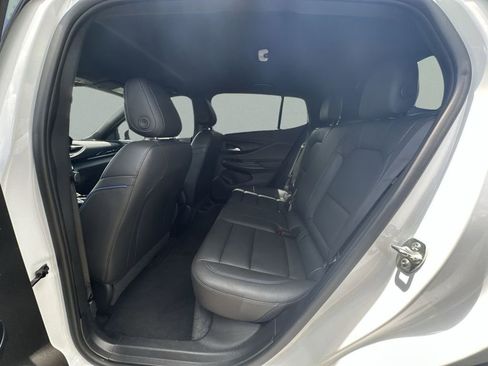 Used 2025 Buick Envista Sport Touring w/ Convenience I Package FWD image 19