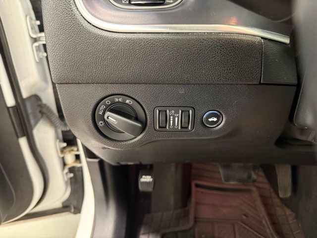 Used 2019 Dodge Charger SXT RWD image 16