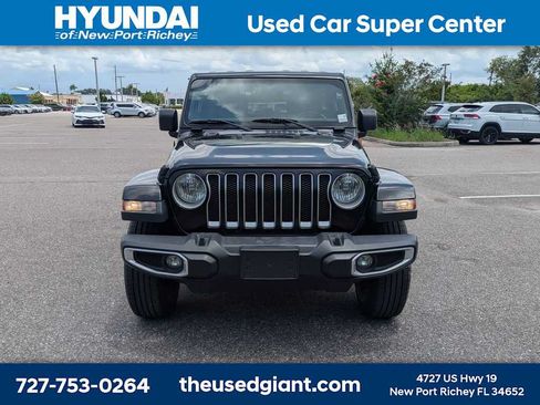 Used 2021 Jeep Wrangler Unlimited Sahara AWD/4WD image 8