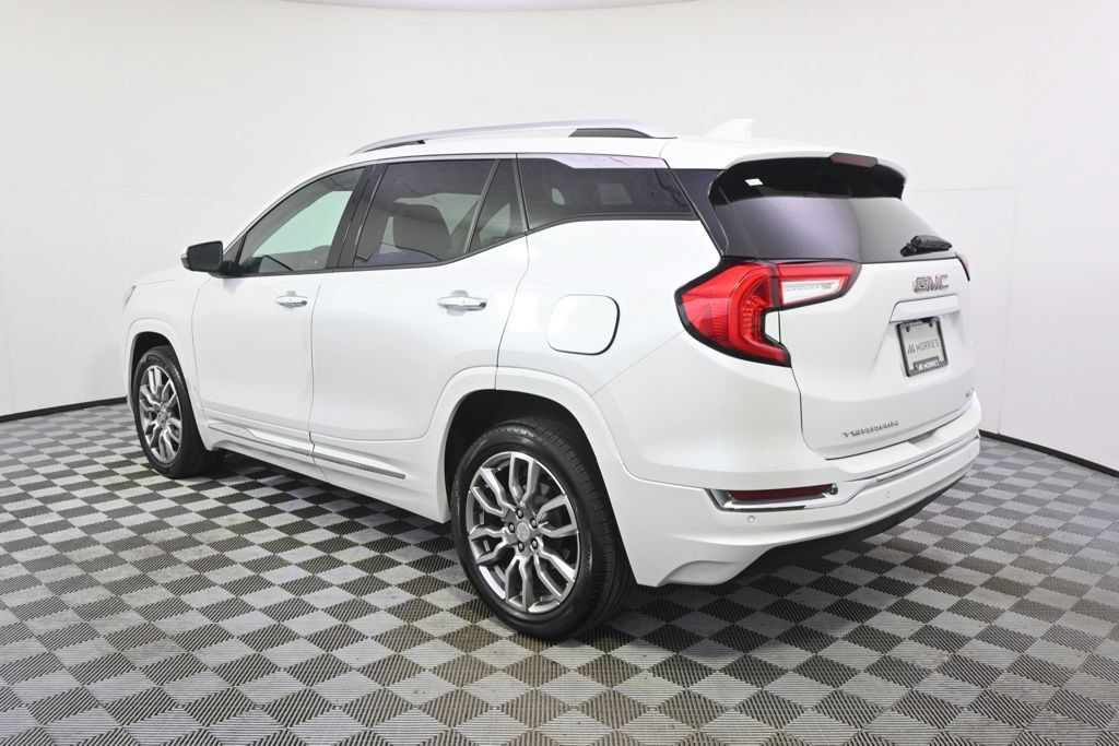 Used 2023 GMC Terrain Denali w/ Denali Premium Package AWD/4WD image 3