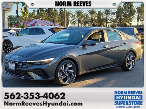 Used 2025 Hyundai Elantra Limited image 1