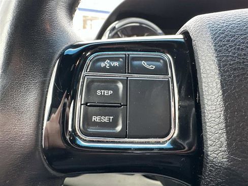 Used 2018 Dodge Grand Caravan SXT image 13