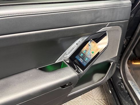 Used 2025 BMW 740i w/ Premium Package image 63