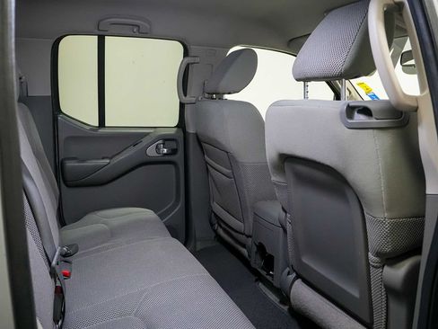 Used 2014 Nissan Frontier SV w/ SV Value Truck Package RWD image 17