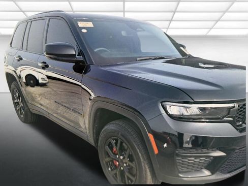 Used 2024 Jeep Grand Cherokee Altitude AWD/4WD image 1