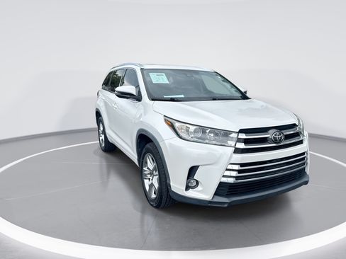 Used 2019 Toyota Highlander Limited FWD image 2