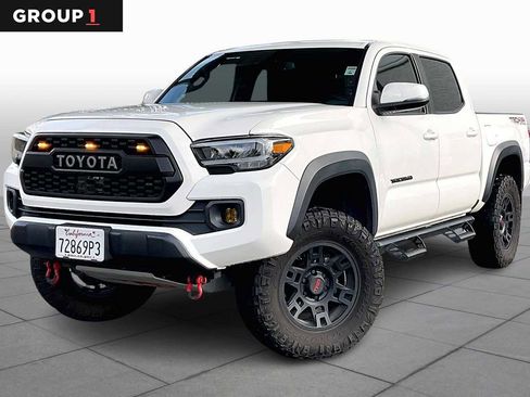 Used 2022 Toyota Tacoma TRD Off-Road image 1