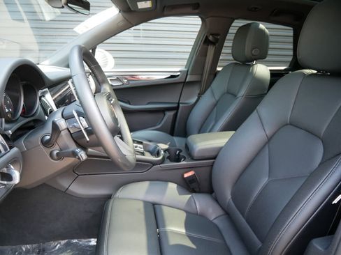 New 2025 Porsche Macan image 5