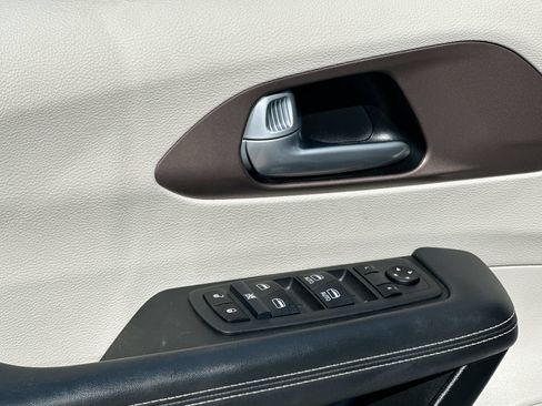 Used 2024 Chrysler Voyager LX FWD image 13