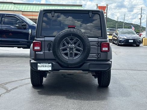 Used 2025 Jeep Wrangler Unlimited Sport AWD/4WD image 4