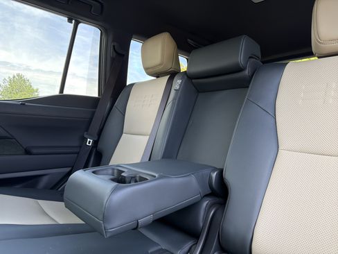 Used 2025 Lexus GX 550 AWD/4WD image 21