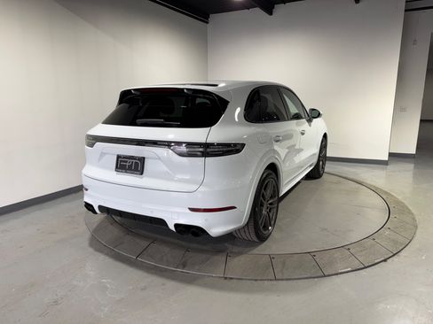 Used 2022 Porsche Cayenne image 14