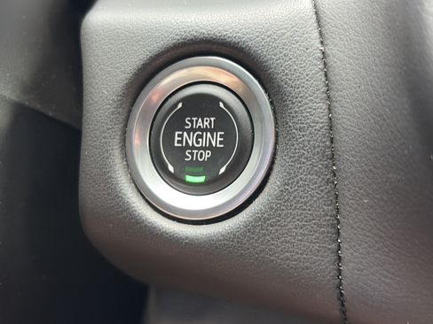 Used 2024 Chevrolet Suburban Premier RWD image 25