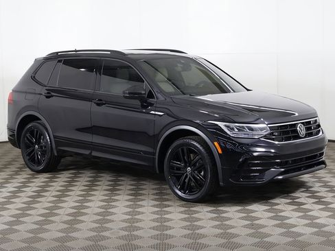 Used 2022 Volkswagen Tiguan SE R-Line AWD/4WD image 2
