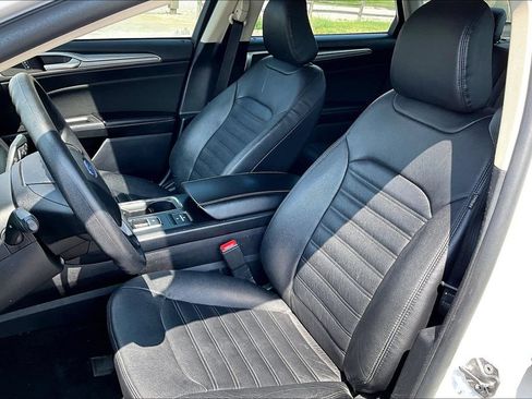 Used 2020 Ford Fusion SE FWD image 23