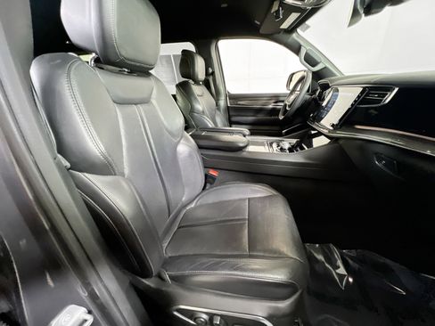 Used 2022 Jeep Wagoneer Series III w/ Flexible Seating Group image 28