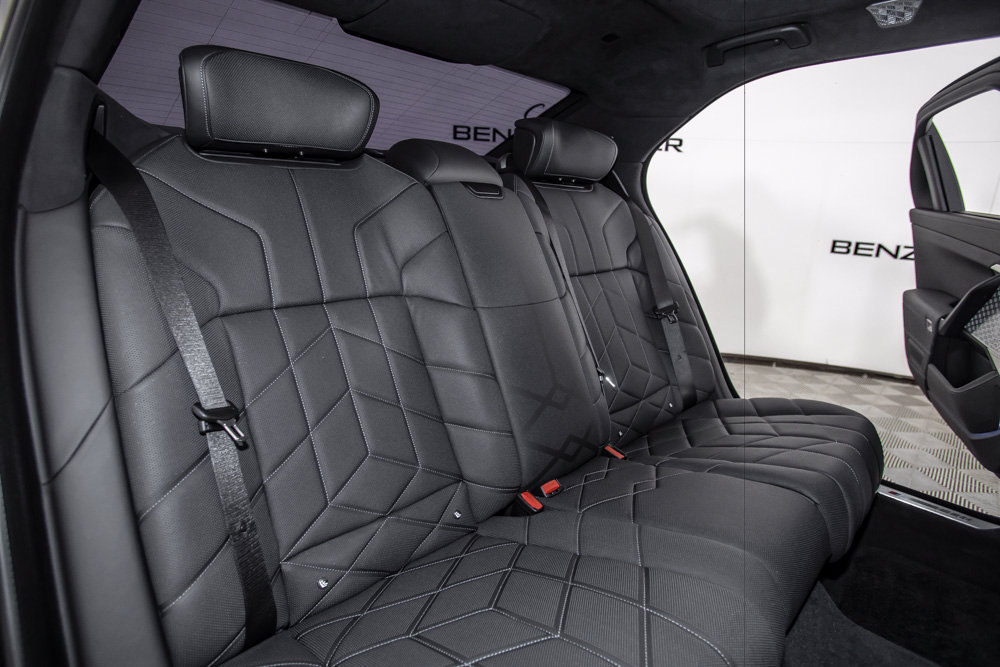 Used 2023 BMW 760i xDrive w/ Luxury Rear Seating Package AWD/4WD image 15