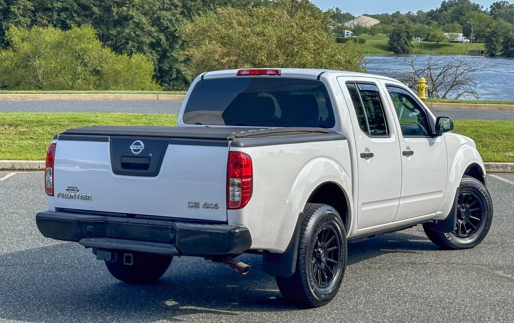 Used 2007 Nissan Frontier SE w/ Power Pkg AWD/4WD image 9