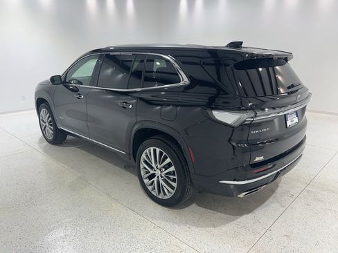 Used 2025 Buick Enclave Avenir w/ Super Cruise Package image 2