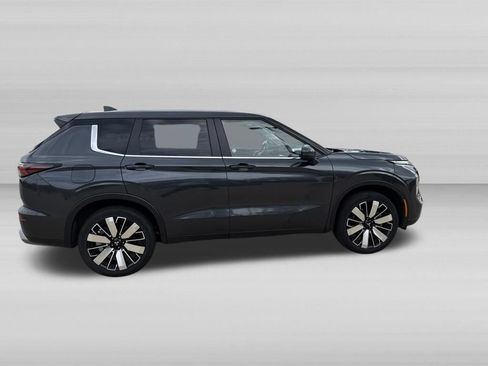 Used 2025 Mitsubishi Outlander SE AWD/4WD image 4