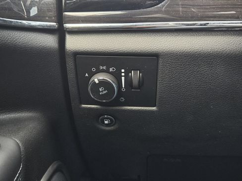 Used 2019 Jeep Grand Cherokee Overland AWD/4WD image 27