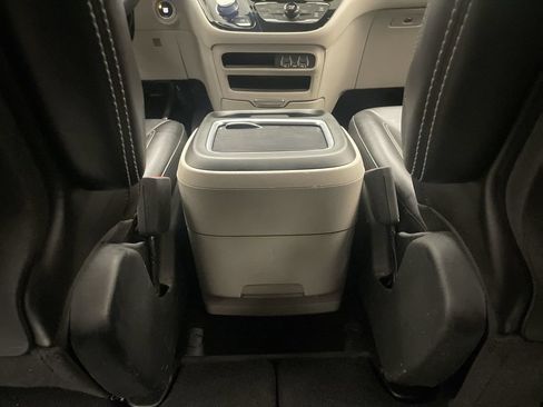 Used 2024 Chrysler Pacifica Touring-L FWD image 14