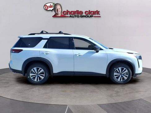 New 2026 Nissan Pathfinder SL FWD image 6