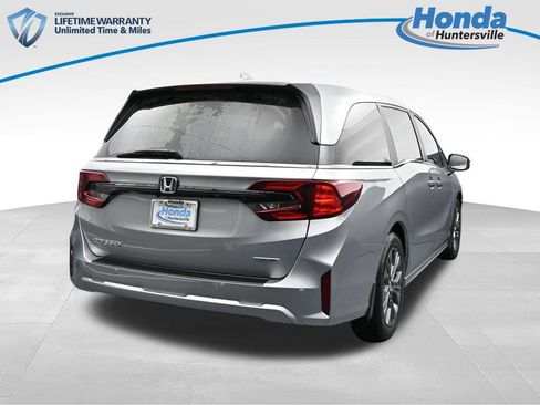 New 2026 Honda Odyssey Touring image 9