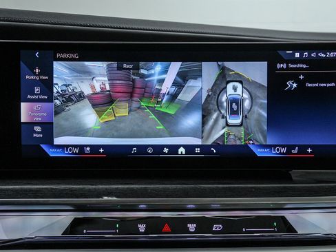 Used 2025 BMW i7 xDrive60 image 23