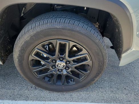 Used 2025 Toyota Tundra Limited AWD/4WD image 2