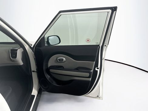 Used 2016 Kia Soul + image 31