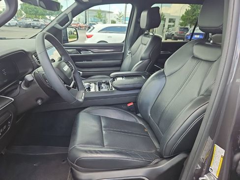 Used 2022 Jeep Wagoneer Series I w/ Premium Group I AWD/4WD image 5