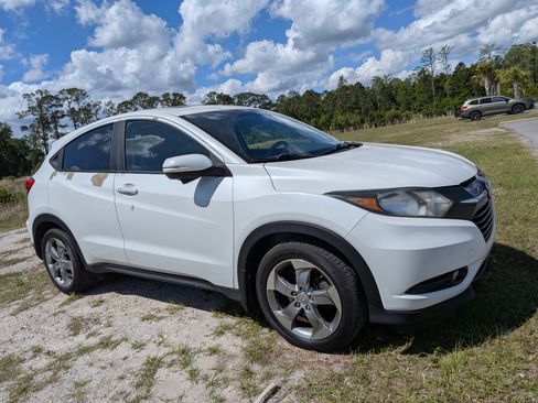 Used 2017 Honda HR-V EX image 2