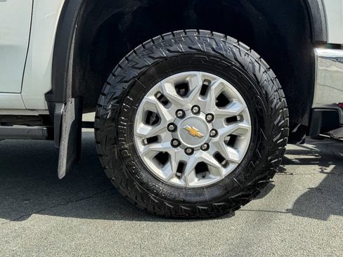 Used 2022 Chevrolet Silverado 3500 LT w/ Convenience Package image 16