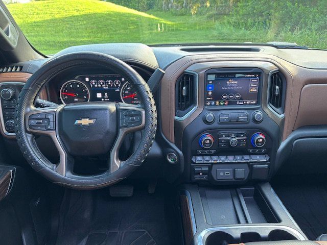 Used 2021 Chevrolet Silverado 2500 High Country AWD/4WD image 18